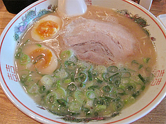 料理:ラーメン500円+半熟玉子100円@ラーメン博多王道・福岡