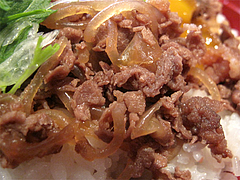 19ランチ:馬肉丼アップ@だご汁&カフェ・阿蘇商會(商会)・マイステイズイン福岡天神南