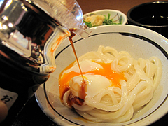 店内:まる得・釜揚げうどん作る@丸亀製麺・那珂川・福岡