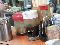 店内:卓上調味料(紅しょうがナシ)@博龍軒・博多区馬出九大病院前