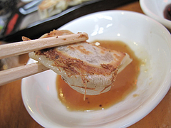 ランチ:烏骨鶏肉入り餃子アップ@千熊ラーメン・春日