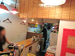 店内:カウンター7席・全席禁煙@博多ラーメンばりこて長浜店