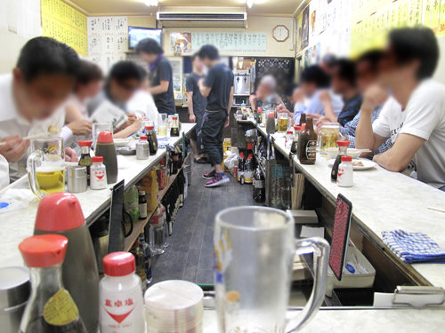 博多おんな節 昭和32年創業 船橋駅近の超人気大衆酒場で名物の煮込み 一平