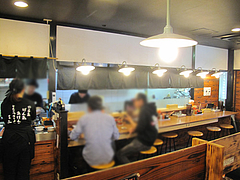 4店内:カウンター席@博多三氣(三気)・野間店