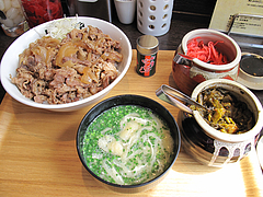 料理:牛丼500円+みそ汁80円@カレー専門店・ボン田中