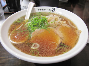 5牛骨醤油らーめん並650円@牛骨醤油ラーメン3