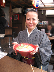 ランチ:ラーメン食べる。@博多一幸舎・高砂屋台店