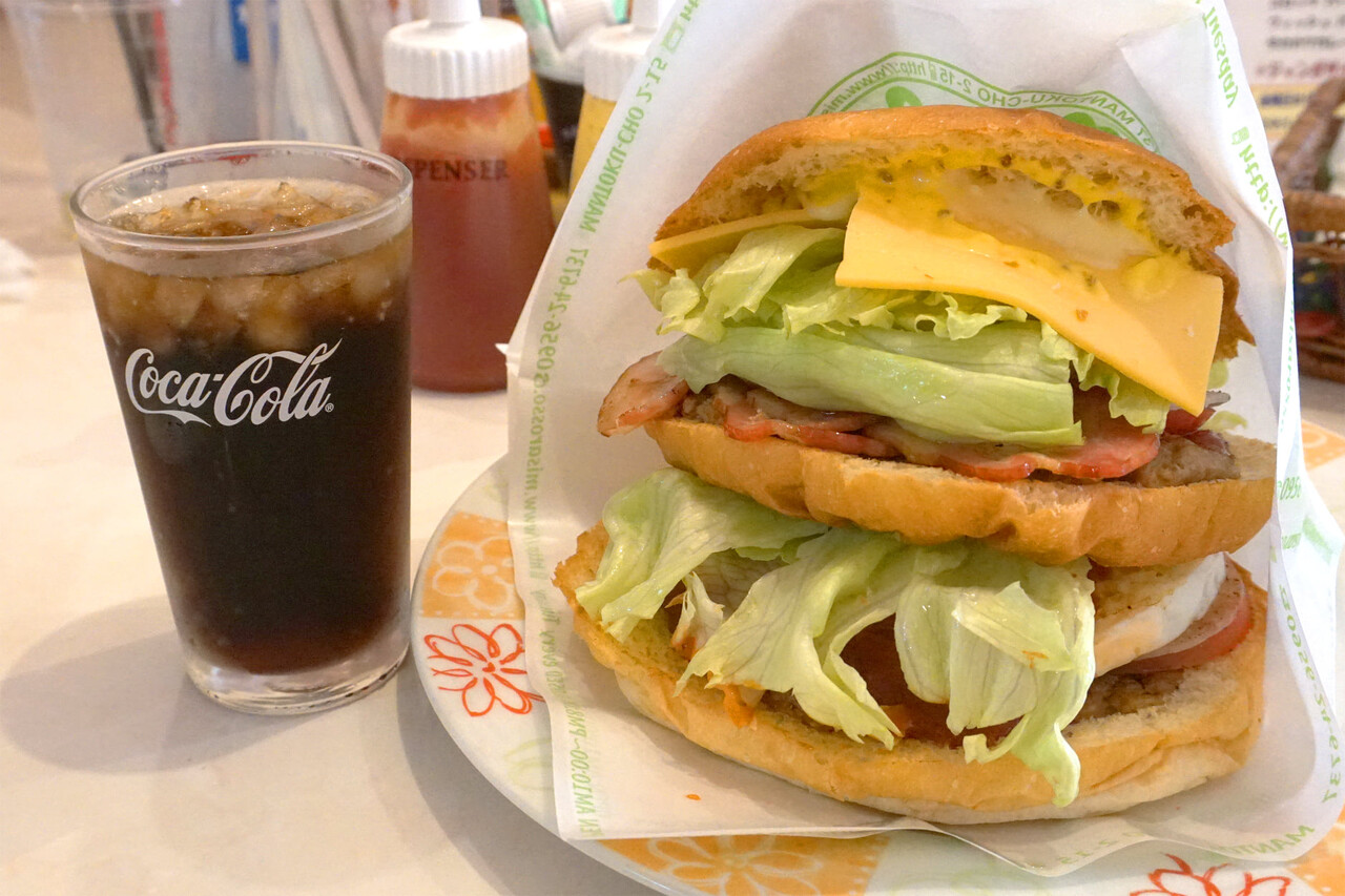 博多おんな節 長崎 佐世保バーガーの人気店 800gのモンスター ジャンボ ミサロッソ