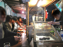 3店内:テント@屋台・丸和前ラーメン・小倉・旦過市場