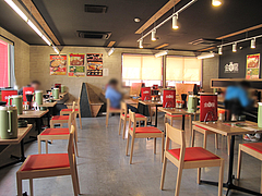 店内:奥のボックス席@博多金龍ラーメン・長住