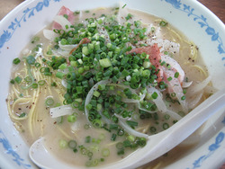10オニオンベーコンスパイシー麺500円@らさろ亭