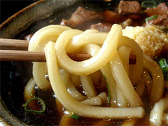 肉肉うどんの麺@元祖肉肉うどん・店屋町店