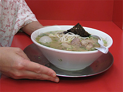 料理:コラーメンの大きさ@王龍ラーメン・福岡市中央区赤坂
