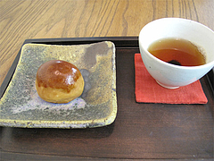 料理:ほうじ茶と栗饅頭@蛸松月・柳橋連合市場