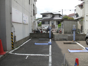 13駐車場30分100円@三和楼
