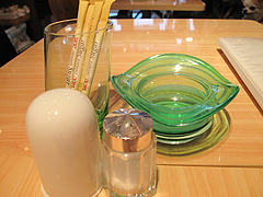 5店内:卓上@サンビーニカフェ(Sunbini cafe)・ドッグカフェ・薬院