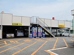 外観:広い2階建て駐車場@餃子の王将・二又瀬店・福岡