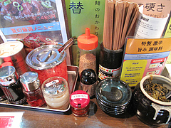 11店内:卓上@博多屋台ラーメン・満麺屋・天神