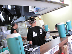 店内:カウンター席@博多麺業・島系・春吉店
