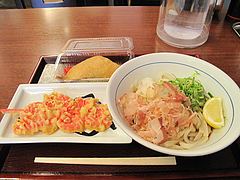 6ランチ:ぶっかけうどん330円・しょうが天100円・ジャンボ梅しそいなり150円@つるまる饂飩・福岡天神店