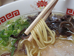 料理:とんこつラーメン麺@ラーメンぽんぽこ亭大橋店