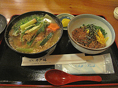 5ランチ:元祖水炊きラーメン・鶏そぼろ丼定食700円@居酒屋・井戸端・博多川端商店街
