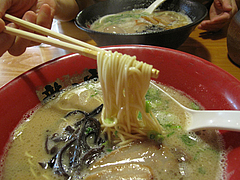 料理:とんこつ純味ラーメン600円@龍の家・ラースタ2・キャナルシティ博多
