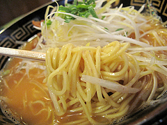 料理:味噌チゲラーメン麺@ラーメンとらや渡辺通り店