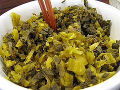 料理:卓上の高菜の漬物@だるまの天ぷら定食・吉塚本店