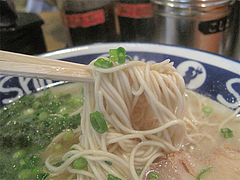 ランチ:ラーメン極細麺@博多らーめんShinShin(シンシン)天神店