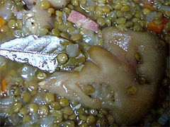 レンズ豆と豚足の煮込み