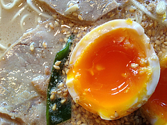 13ランチ:煮玉子@黒豚ラーメン・黒豚ブラザーズ・大橋店
