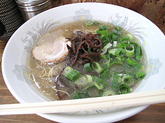 ランチ:ラーメン550円@本格豚骨ラーメン・ばかうま・三角市場