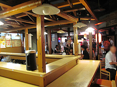 博多新風・豚骨ラーメン絆の屋台風カウンター@ラースタナイト・フクオカナウ・キャナルシティ博多