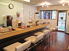 店内:カウンター8席@あずみ(赤坂井田らーめん)・対馬小路