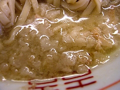 島系ラーメン。背脂浮いちゃいました。