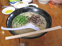 ランチ:烏骨鶏豚骨ラーメン500円@千熊ラーメン・春日