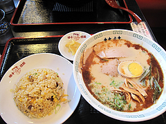 18ランチ:桂花ラーメン+半チャーハン300円@熊本ラーメン館・味千拉麺×桂花拉麺・半道橋店