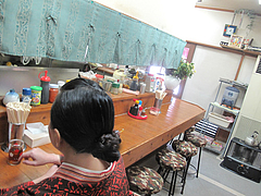 2店内:カウンター席@中華料理・萬品香(マンピンシャン)