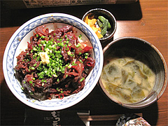 料理:もつ丼(味噌汁付)680円@柳橋もつ元
