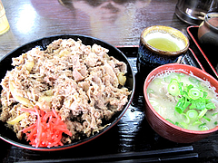 7ランチ:牛肉肉丼と豚汁620円@資さんうどん・志免店