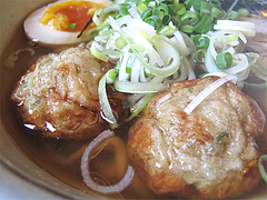 料理:つくね2コ@あごだし麺・五島軒