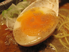 料理:半熟玉子ラータンメンの玉子@博多麺屋ゆず・那の川