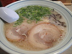 料理:トンコツ500円@ラーメン・カナデヤ・塩原・大橋
