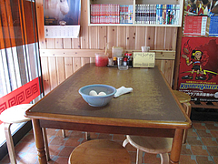 2店内:テーブル@長浜ラーメン・長浜御殿・住吉店