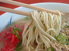ガンソ(元祖長浜屋ラーメン)のナシナマ麺。