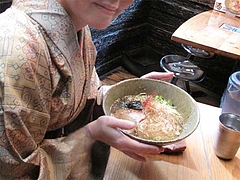 ランチ:潮薫醤油ラーメン持つ@麺劇場・玄瑛