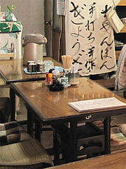 店内:テーブル席@魚魚・居酒屋