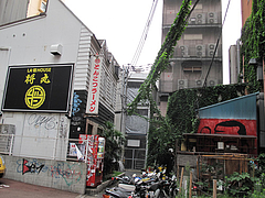 外観:駐車場から@LA-麺HOUSE将丸・親富孝通り・天神