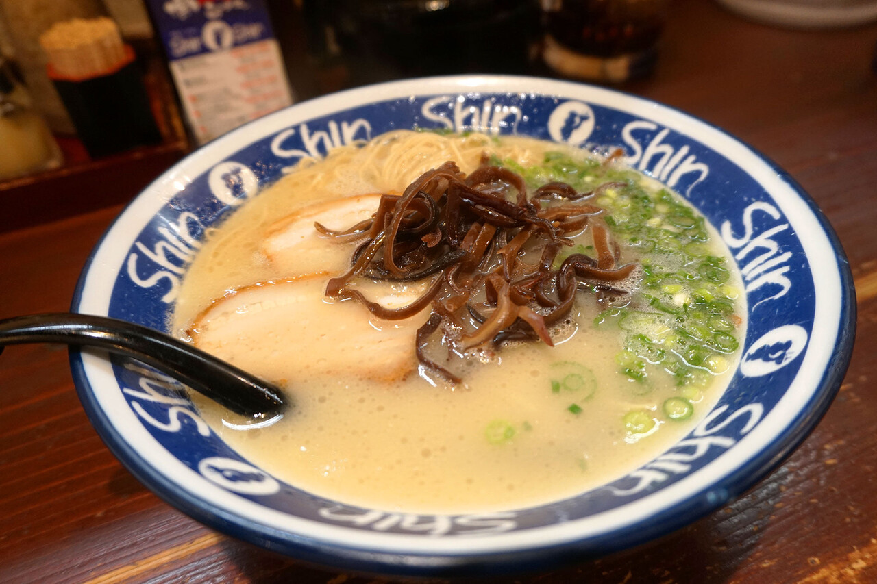 博多おんな節 福岡 博多駅の博多めん街道でラーメンランチ 博多純情らーめん Shinshin 博多デイトス店